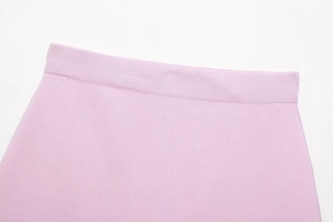 Détail de la taille en tricot lavande avec texture côtelée haute densité