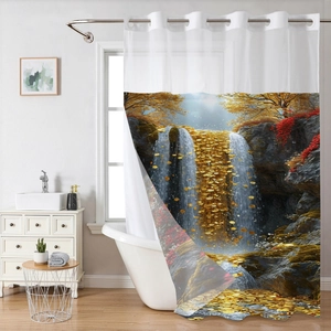 Détail d'une cascade de forêt et pièces d'or sur rideau de douche en tissu imperméable