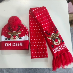 Red knit Christmas hat and scarf set with LED lights and elk motif for holiday wear