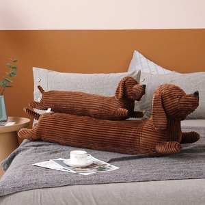 Coussin long en peluche teckel marron en velours côtelé pour décoration de canapé