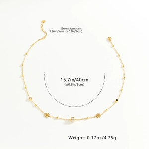 Détails du collier trèfle doré affichant la longueur exacte et le poids du bijou