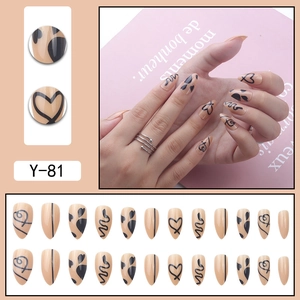 Nude Mandel-Kunstnägel mit minimalistischen schwarzen Herzen und Linienmustern, 24er Set