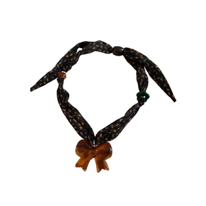 Retro fabric bow heart pendant necklace in amber resin for women fashion accessories