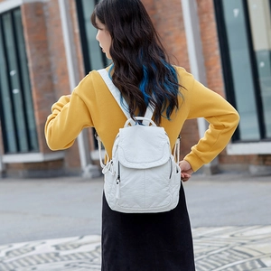 Zaino minimalista in morbida pelle bianca da donna con grande capacità e multitasche