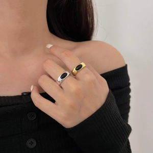 Detail of 925 silver bamboo-style ring with oval black onyx gemstone on finger