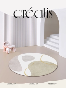 Détail d'un tapis rond de luxe avec motifs gris beige et lignes dorées élégantes