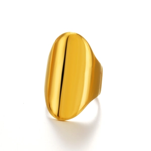 Bague ovale épaisse en acier inoxydable doré poli au design industriel géométrique pur