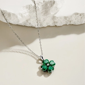 S925 sterling silver necklace with heart-shaped green zircon four-leaf clover pendant