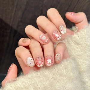 Unghie finte scintillanti color oro champagne e rosso con cuori e stelle stile dolce