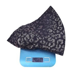 Cappello alla pescatora nero alla moda con stampa leopardata argento metallizzato da 71g