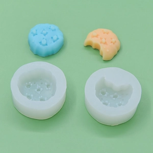 DIY silicone cookie mold set featuring embossed clover pattern for cakes and candles
