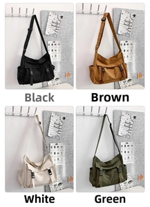 Collage de grands sacs à bandoulière en toile en noir, marron, blanc et vert