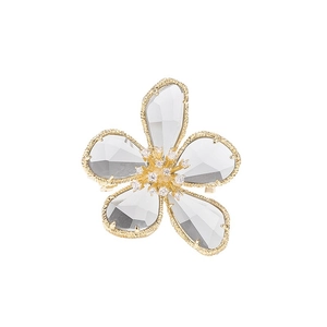 Elegant vintage five-petal crystal flower brooch with gold plating and zircon accents