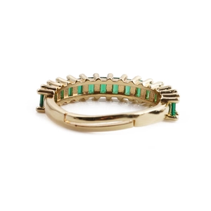 Bague géométrique élégante plaquée or avec zircons verts et design ajustable