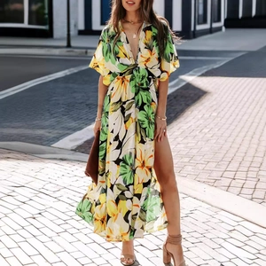 Robe longue d'été à fleurs avec col en V et fente haute en vert et jaune éclatant