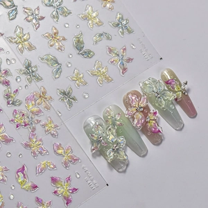 Autocollants 3D aurore pour ongles avec relief floral irisé et accents de perles de luxe