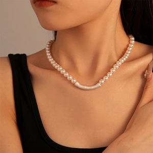 French Minimalist Artificial Pearl Necklace With Curved Copper Tube Geometric Elegant Clavicle Chain For Women