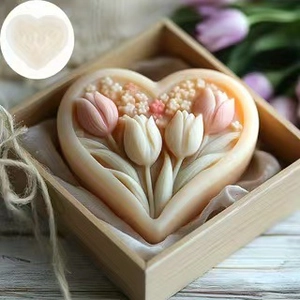 Silikonform für DIY herzförmige Tulpenkerzen und Seifen mit geprägtem Blumendesign