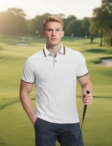 Détail du polo en coton piqué blanc avec col et poignets rayés bleu marine et jaune
