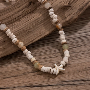Collana di perline in guscio di cocco e pietre naturali con ciondolo a forma di stella