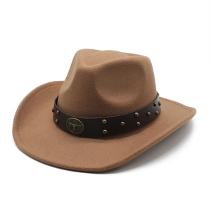 Classico cappello da cowboy western in feltro di lana marrone con fascia borchiata