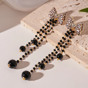 Boucles d'oreilles léopard à nœud avec glands longs et perles de verre noires
