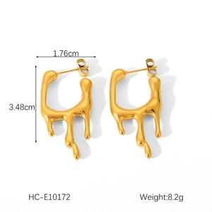 Detail view of 18K gold irregular knot earrings with dimension and weight specifications
