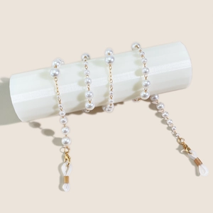 Detailed close-up of gradient pearl eyewear chain with golden metal links and white loops