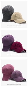 Détail de casquettes de baseball en coton délavé avec finitions déchirées style vintage
