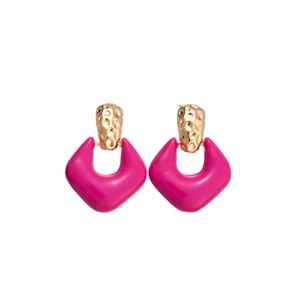 Retro geometric drop earrings with gold hammered texture and vibrant rose pink pendants