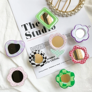 Checkboard expandable phone grip mirrors in flower and geometric shapes for tabletops