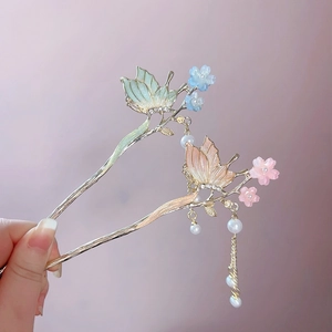 Épingles à cheveux papillon exquises avec glands en perles en bleu et rose doux