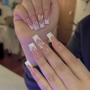 Französische Spitze Künstliche Nägel Lang Quadratisch Mit Schmetterlingsbogen Strass Künstliche Perle Dekor Nude Rosa Weiß Für Frauen