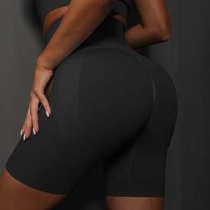 Nahaufnahme der nahtlosen High-Waist-Yoga-Shorts in Anthrazit mit Kompressionsstrickgewebe