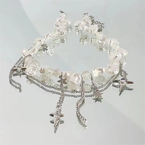 Collana di perle d'acqua dolce con ciondoli a stella e nappa in stile Y2K