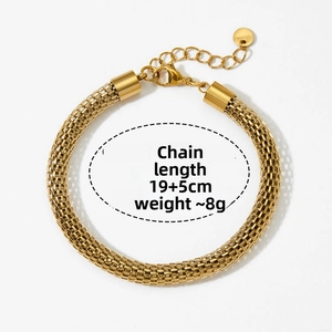 Detail of golden mesh chain bracelet with lobster clasp and length measurements