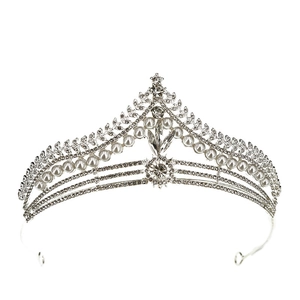 Elegant Baroque silver crown with rhinestones and faux pearls for bridal wedding parties