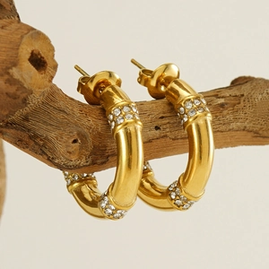 Boucles d'oreilles créoles C en acier inoxydable doré 18K avec zircone de style bambou