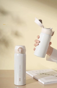Detail of 320ml and 450ml stainless steel vacuum flasks in pearl white and beige