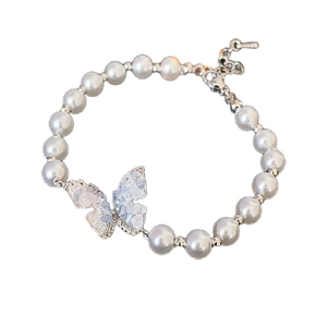 Bracelet de perles élégant avec pendentif papillon en cristal et chaîne en argent ajustable