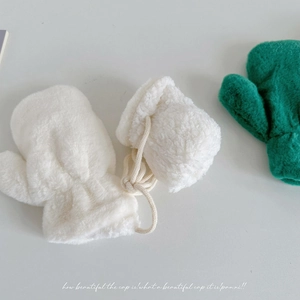 Plush winter gloves for children with neck strap in soft white and green faux fur
