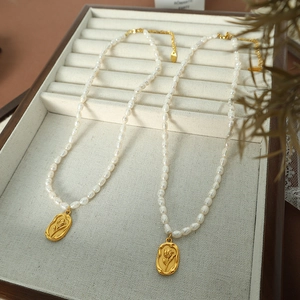 Vintage freshwater pearl necklace with gold tulip relief pendant in French style