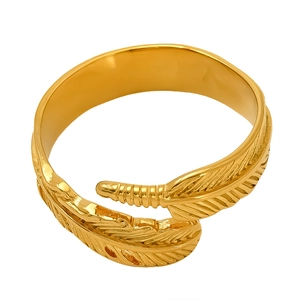 Elegant 18k gold plated stainless steel feather open ring with detailed engraving