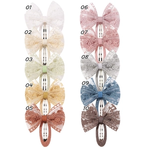 Mise à plat de 10 barrettes à nœuds en dentelle pour enfants en tissu maille multicolore