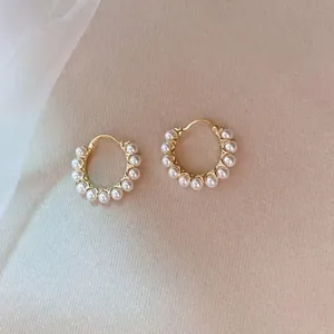 Elegant Artificial Pearl Hoop Earrings Alloy Circular Geometric Design Retro Fashion For Women