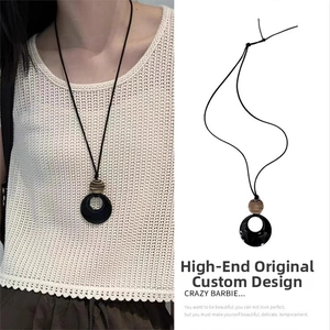 Ethnic Retro Resin Circle Pendant Necklace Handmade Boho Long Sweater Chain For Women Geometric Fashion Jewelry