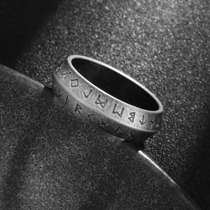 Bague runes vikings vintage en argent rétro fabriquée en acier titane de haute qualité