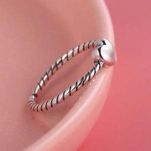 Minimalist S925 sterling silver heart ring with twisted rope band for women