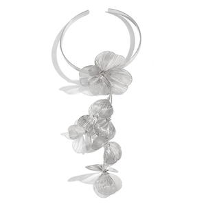 Detail of silver ginkgo leaf choker necklace featuring elegant metal tassels