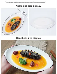 Modelo de comida realista de pepino de mar con brócoli en una bandeja de 18,5 cm